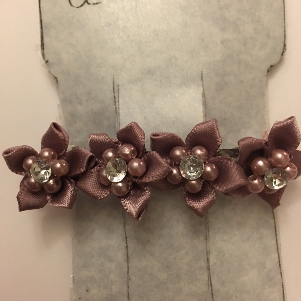 Brown flower with brown beads with white diamond - Picture 1 of 1